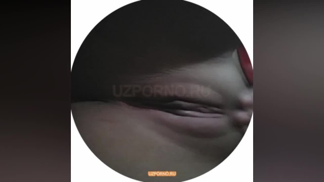 Голая узбечка сняла свою соло мастурбацию на камеру